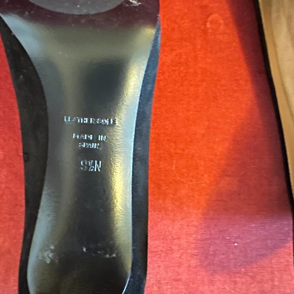 Elegant Black Suede Heels - Picture 8 of 9